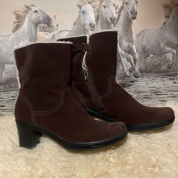 Clarks suede boots - Picture 2 of 14